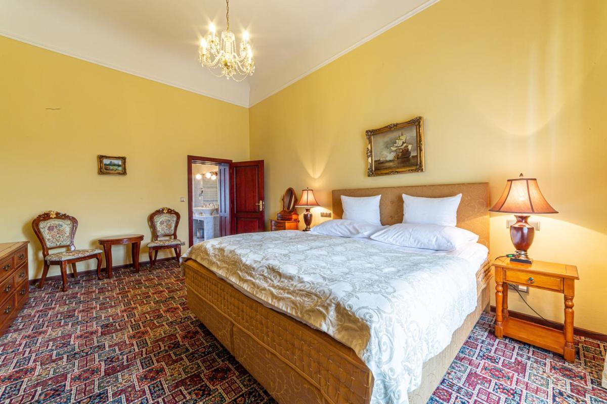 Chateau Zbiroh Luaran gambar
