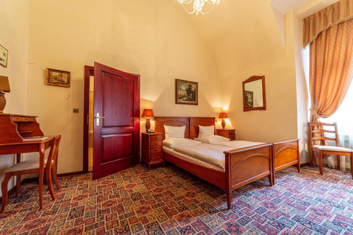 Chateau Zbiroh Luaran gambar