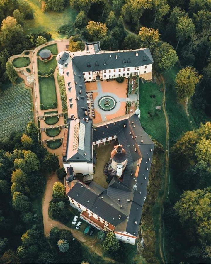 Chateau Zbiroh Luaran gambar