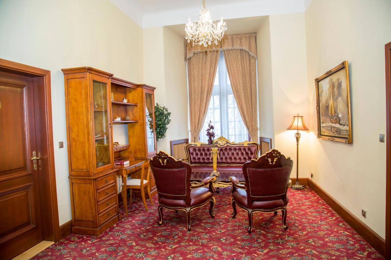 Chateau Zbiroh Luaran gambar