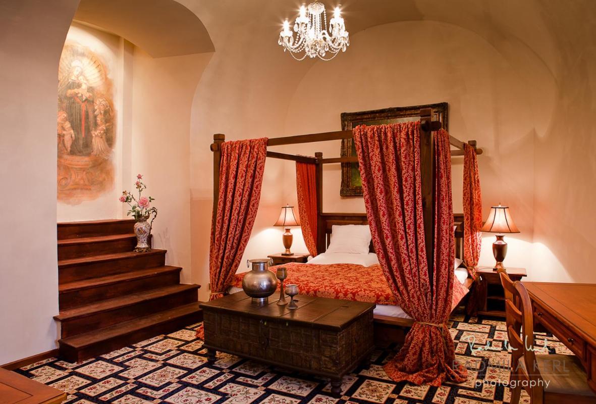 Chateau Zbiroh Luaran gambar
