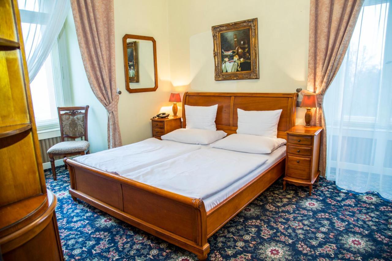 Chateau Zbiroh Luaran gambar