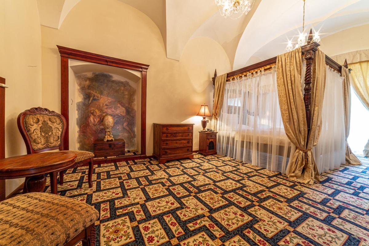 Chateau Zbiroh Luaran gambar