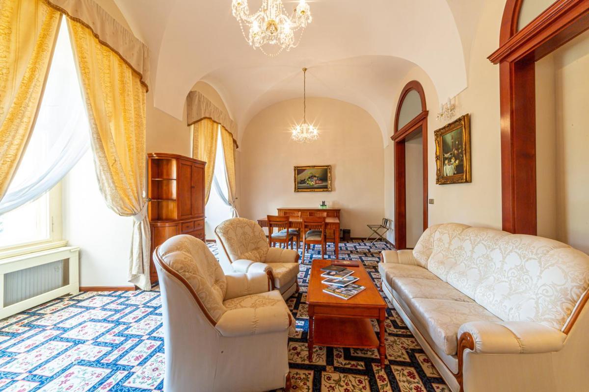 Chateau Zbiroh Luaran gambar
