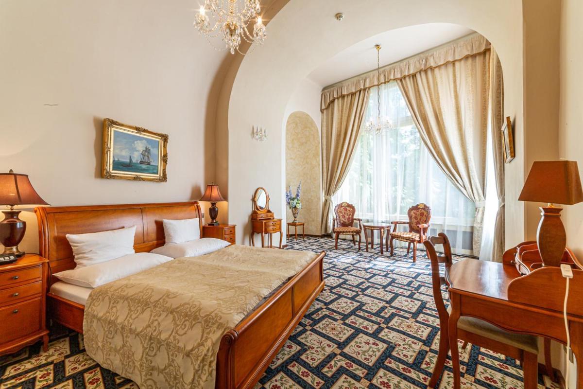 Chateau Zbiroh Luaran gambar