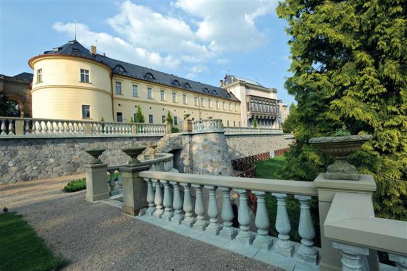 Chateau Zbiroh Luaran gambar