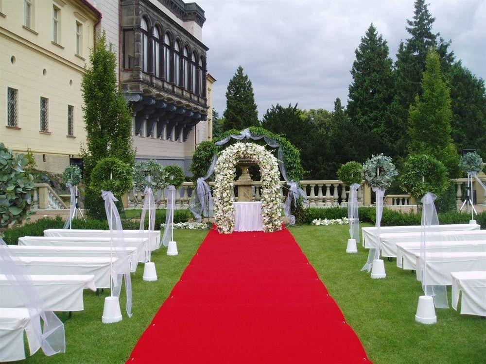 Chateau Zbiroh Luaran gambar