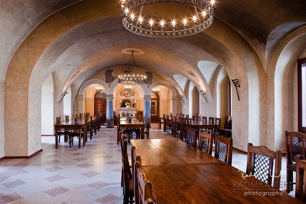 Chateau Zbiroh Luaran gambar