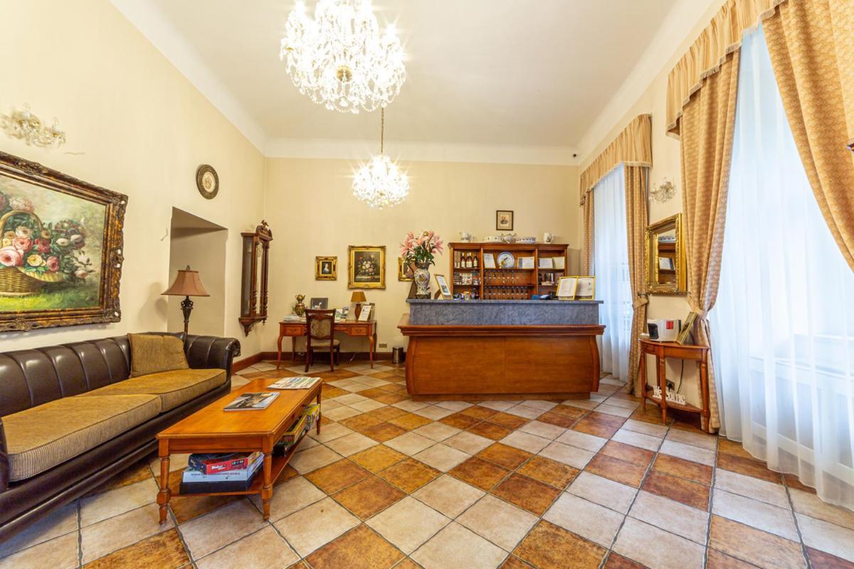 Chateau Zbiroh Luaran gambar